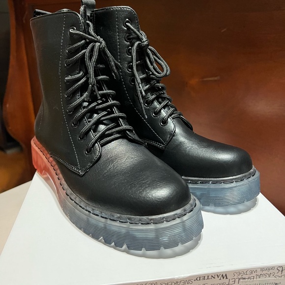 Black Combat Boots, size 9, multicolor low Platform, NWT, Ready for Prid… - Picture 2 of 5